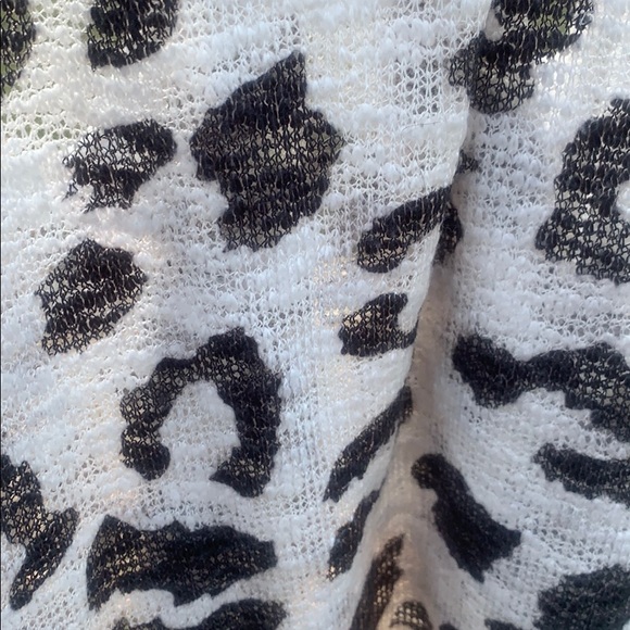 3/$15 Leopard print tank medium - Picture 2 of 4